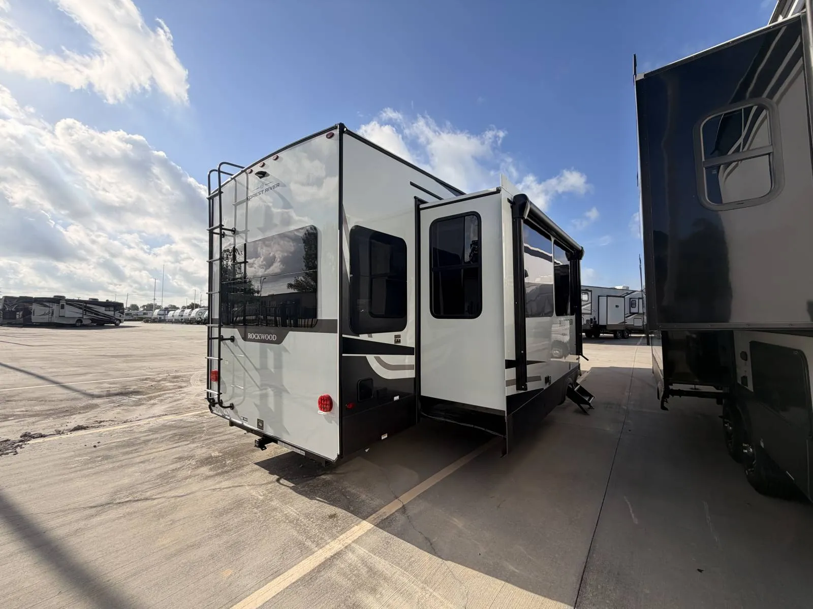 2027 Forest River Rockwood Signature 361RL - Photo 4