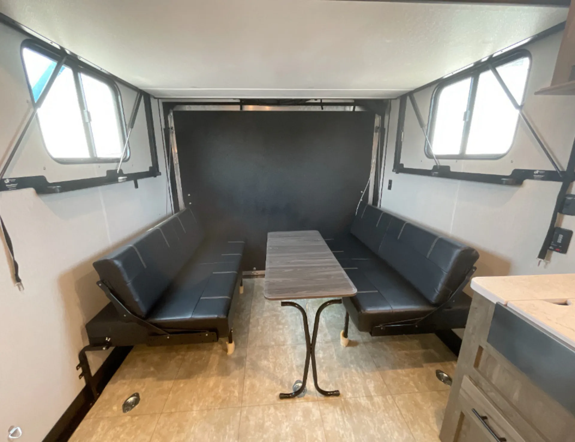 2023 Forest River Rogue 23SUT - Photo 3