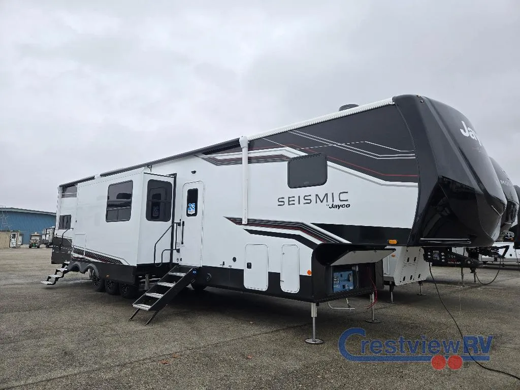 2026 Jayco Seismic 399 - Photo 4