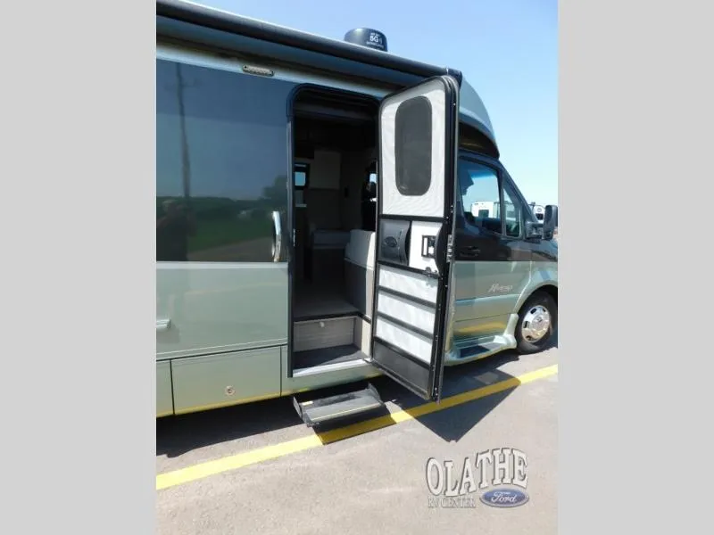 2023 Regency Ultra Brougham 25IB - Photo 2