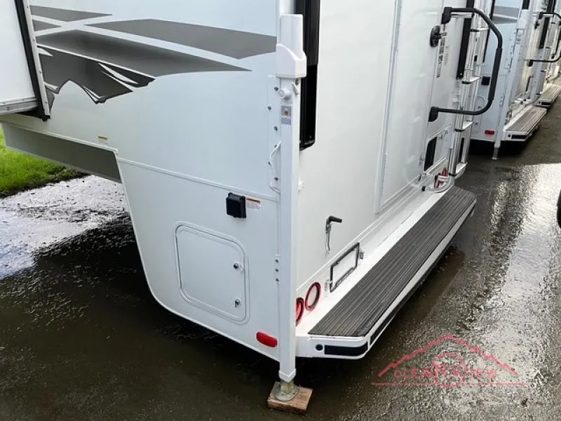 2026 Lance Lance Truck Campers New    1062 - Photo 3
