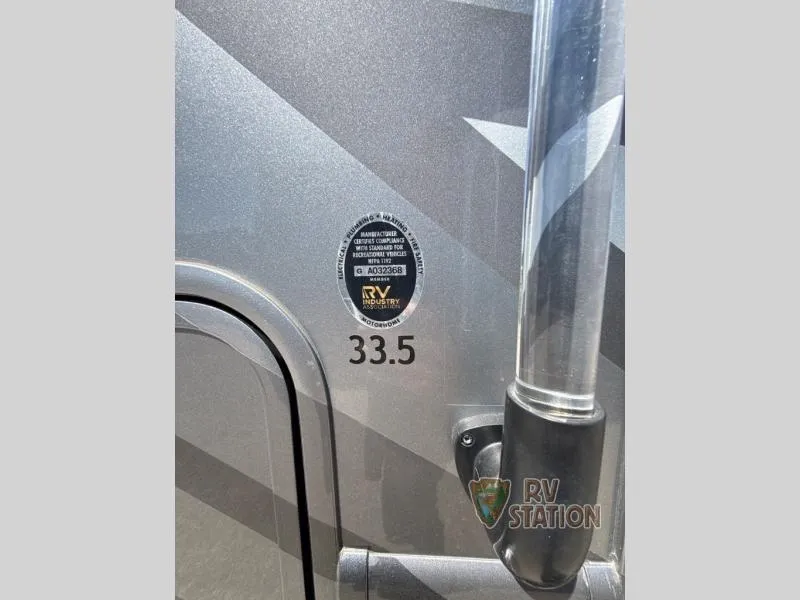 2023 Thor Motor Coach Palazzo 33.5 - Photo 3