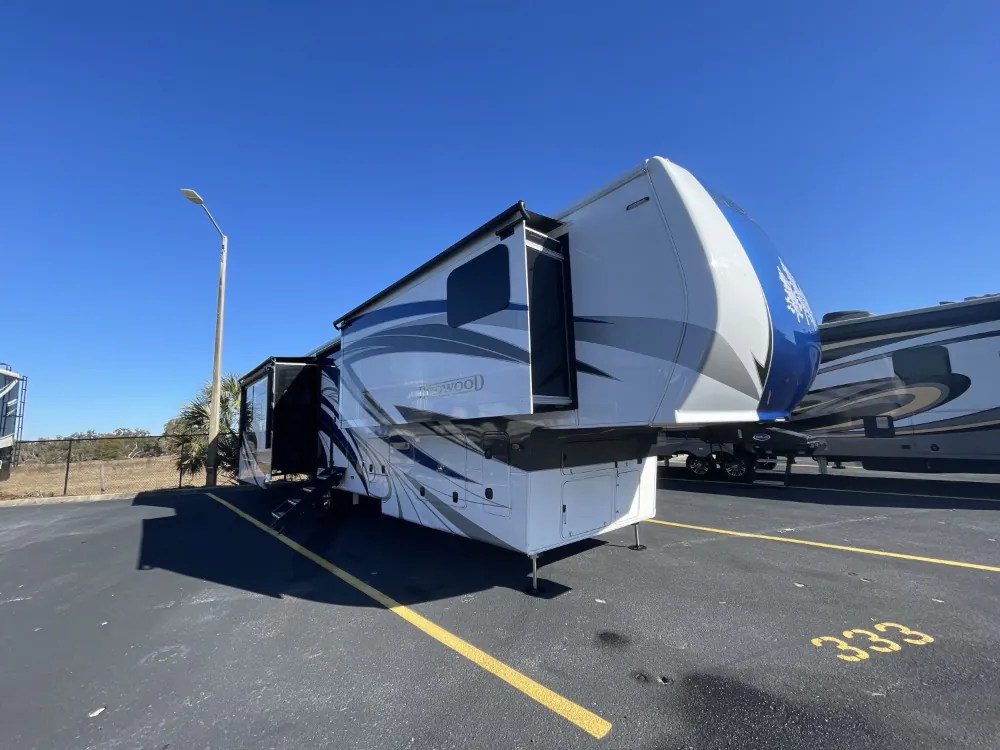2024 CrossRoads Redwood RW4120GK - Photo 2