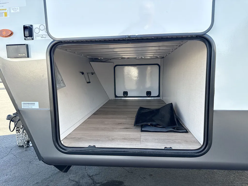 2027 Forest River Rockwood Ultra Lite 2921RL, Photos photo 4