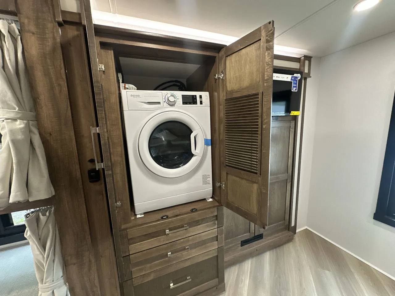 2026 Entegra Coach Accolade XL 37L - Photo 4