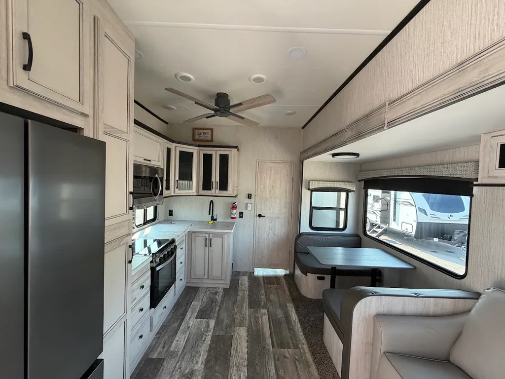2022 Forest River Sandpiper 3330BH, Photos photo 13