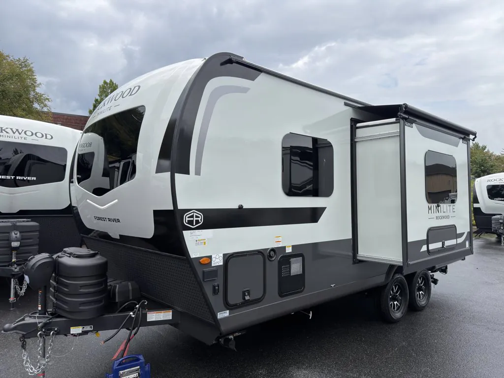 2027 Forest River Rockwood Mini Lite 2109S - Photo 4