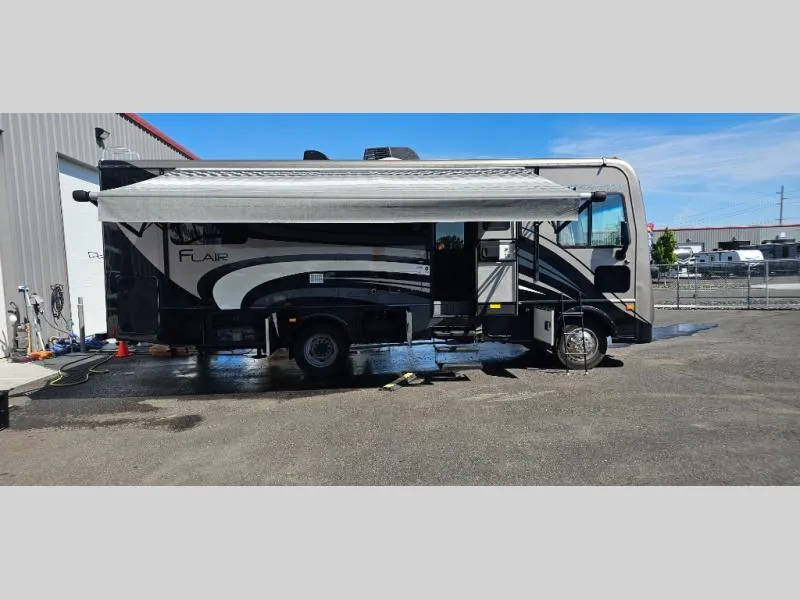 2015 Fleetwood RV Flair 26E - Photo 3