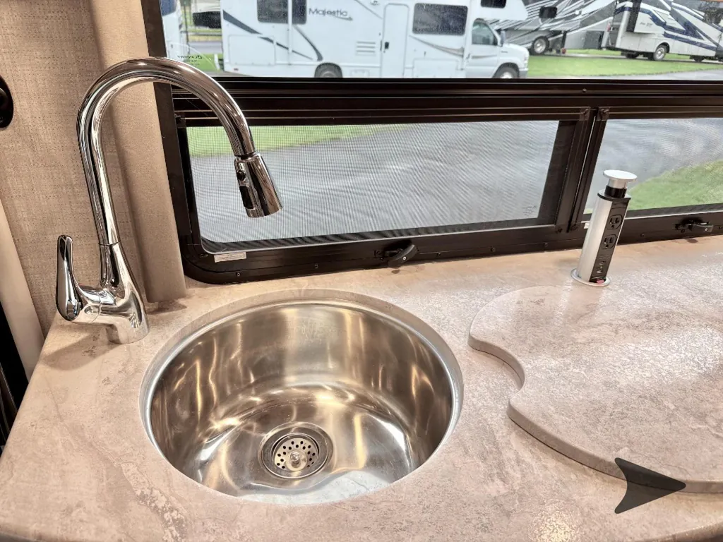 2022 Thor Motor Coach Tiburon 24FB, Photos photo 29