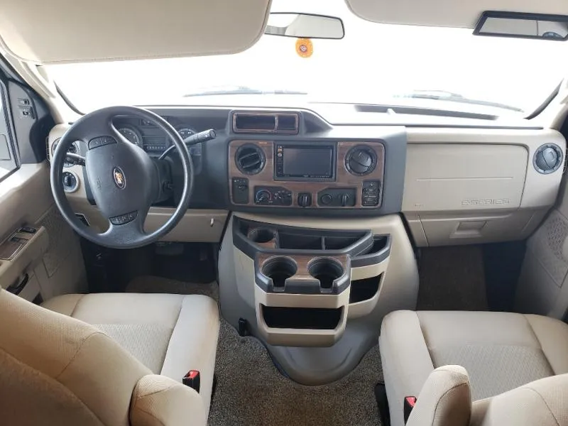 2017 Thor Motor Coach Chateau 31W - Photo 4
