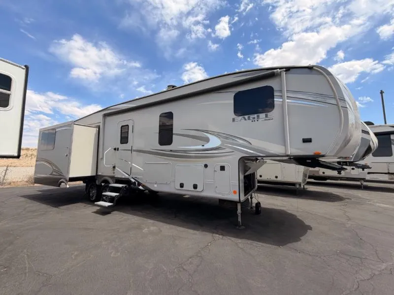 2019 Jayco Eagle HT 30.5CKTS - Photo 4