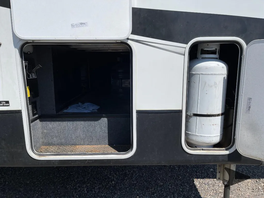 2023 Jayco Seismic Luxury Series 3815, Photos photo 14