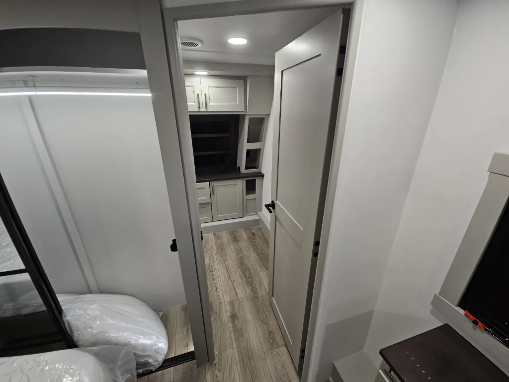 2026 Brinkley Model G 4150, Photos photo 48