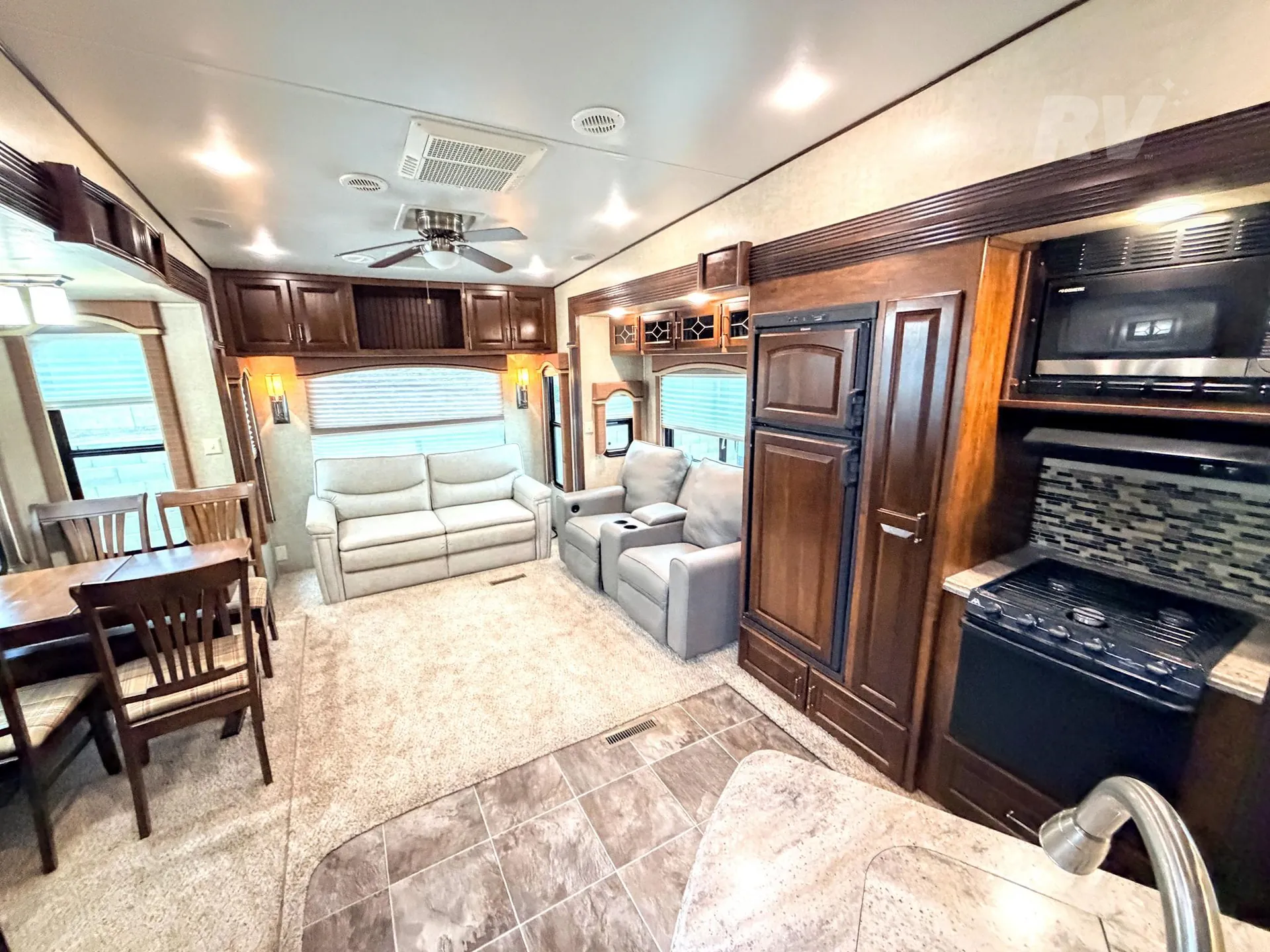 2013 Keystone Avalanche 295RL - Photo 3