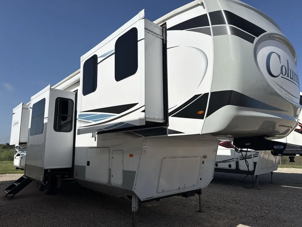 2022 Palomino Columbus 388FK dealer photo 1 from Blue Compass RV