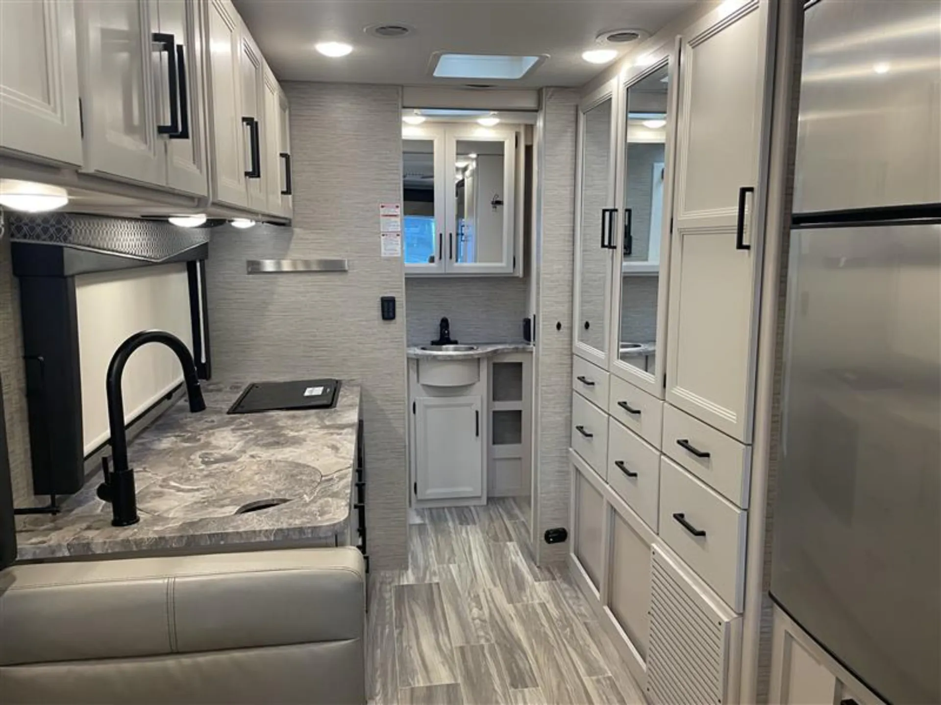 2021 Thor Motor Coach Axis 24.3