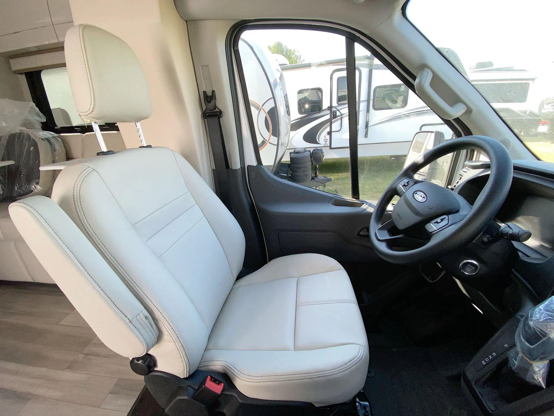2026 Thor Motor Coach Gemini AWD 24KB - Photo 3