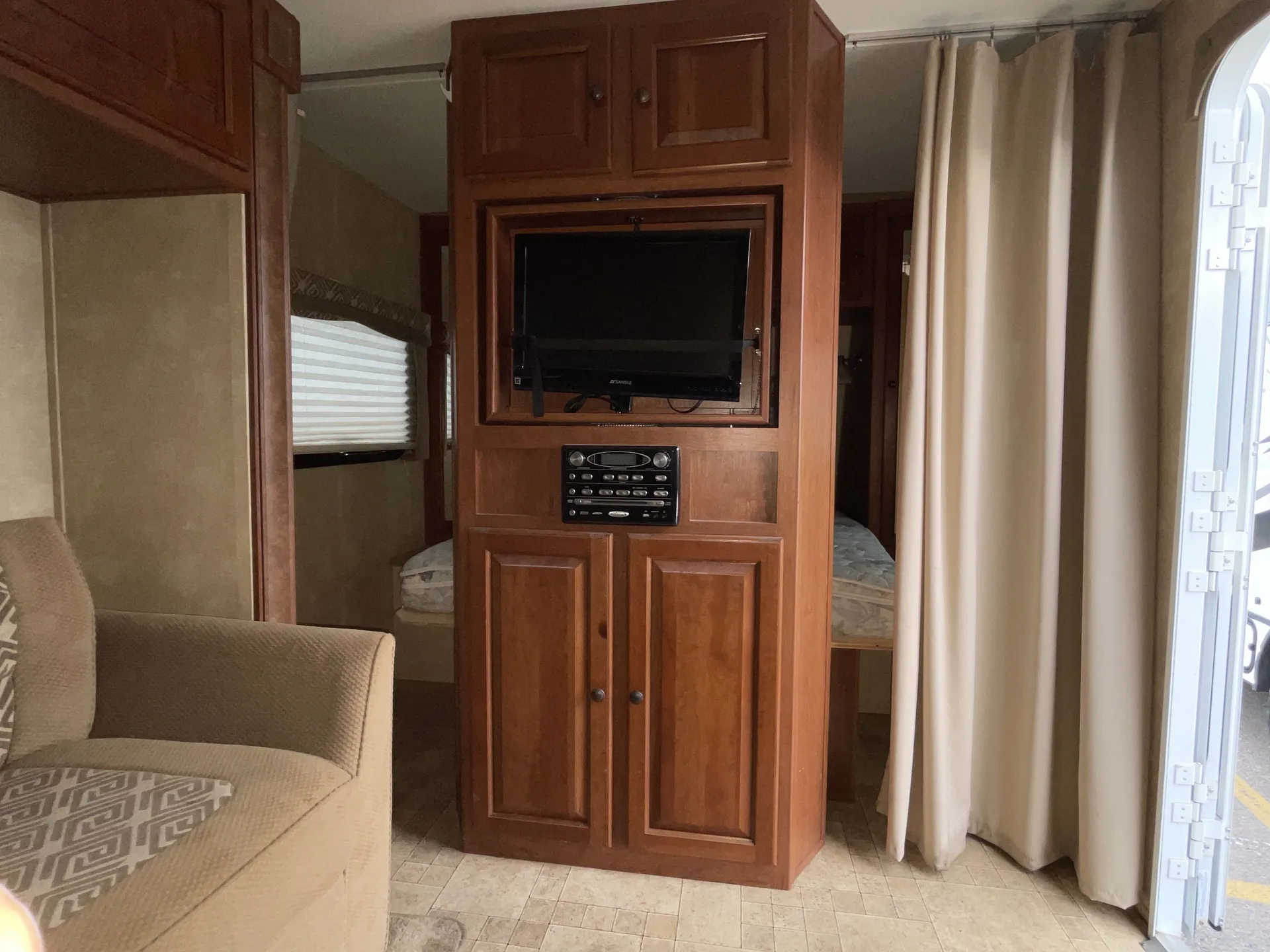 2012 Cruiser RV Fun Finder 244RBS — living area main