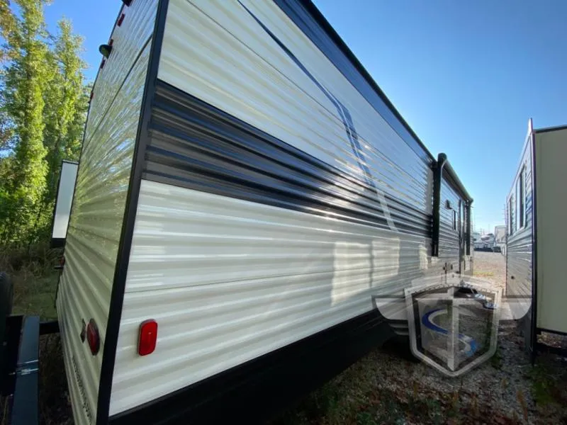 2024 Shasta RVs i-5 Edition 530QB - Photo 3