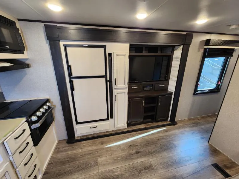 2020 Jayco Jay Feather 22RK dealer photo 3 from Kunes RV