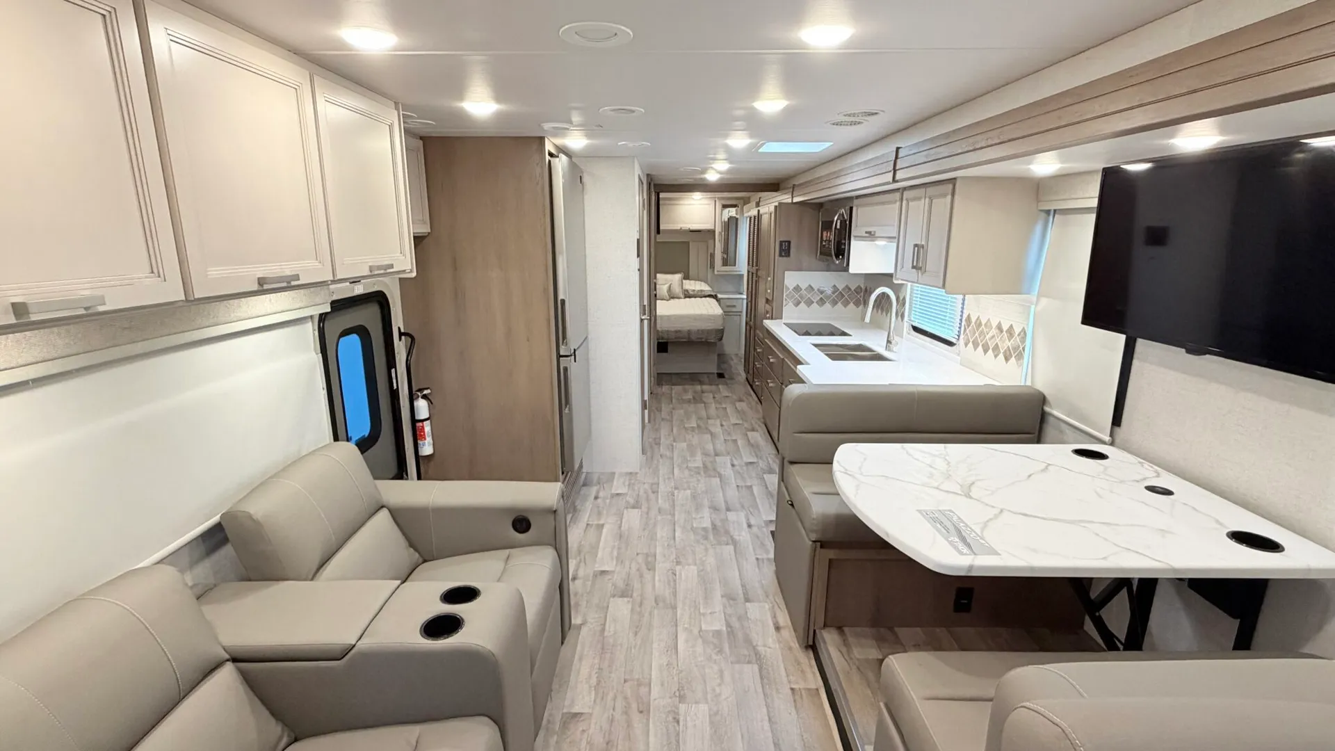 2026 Thor Motor Coach Palazzo GT 33.6 - Photo 3