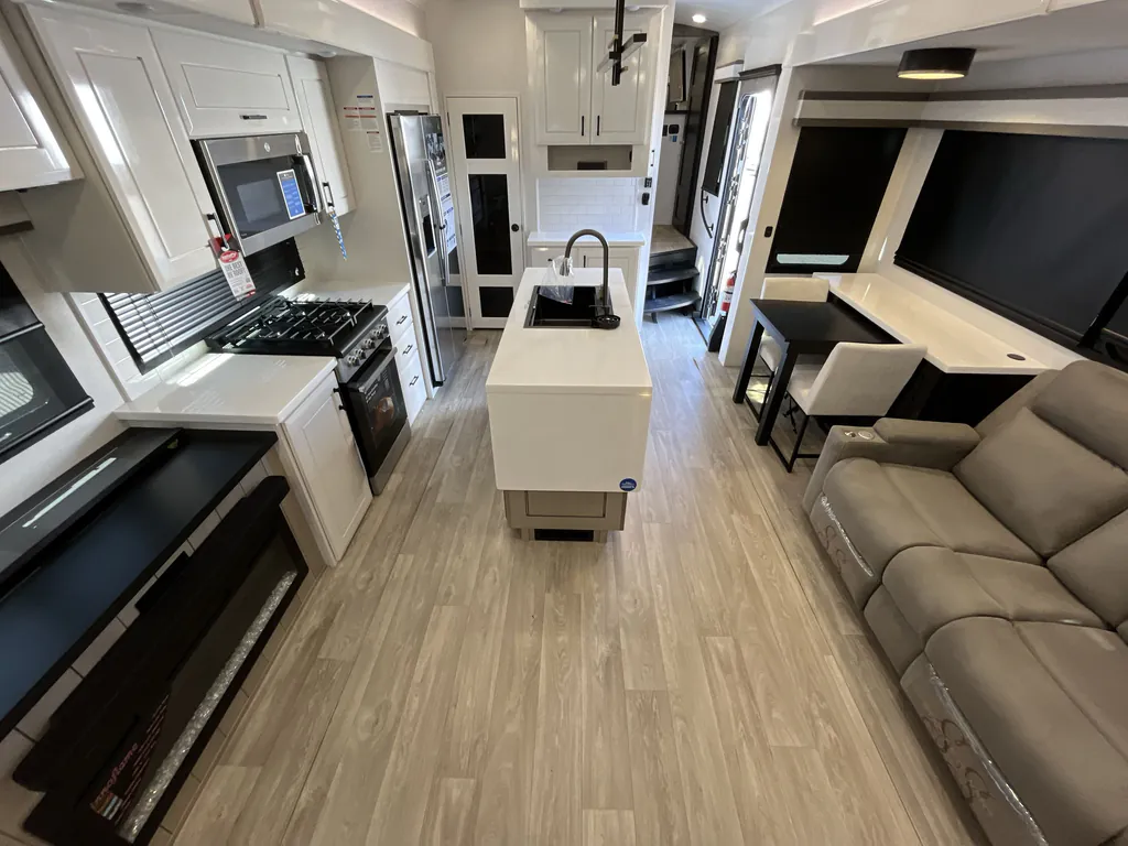 2027 Jayco Pinnacle 32RLTS, Photos photo 3