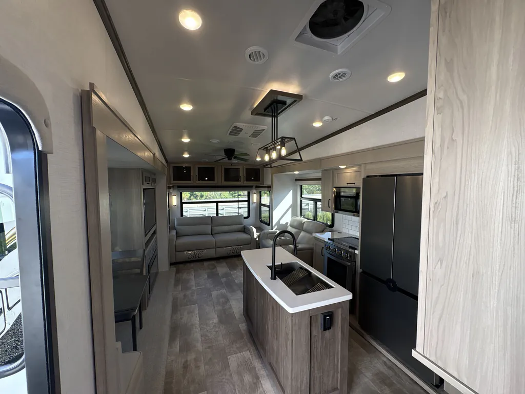 2024 Forest River Rockwood Signature 372RL, Photos photo 2