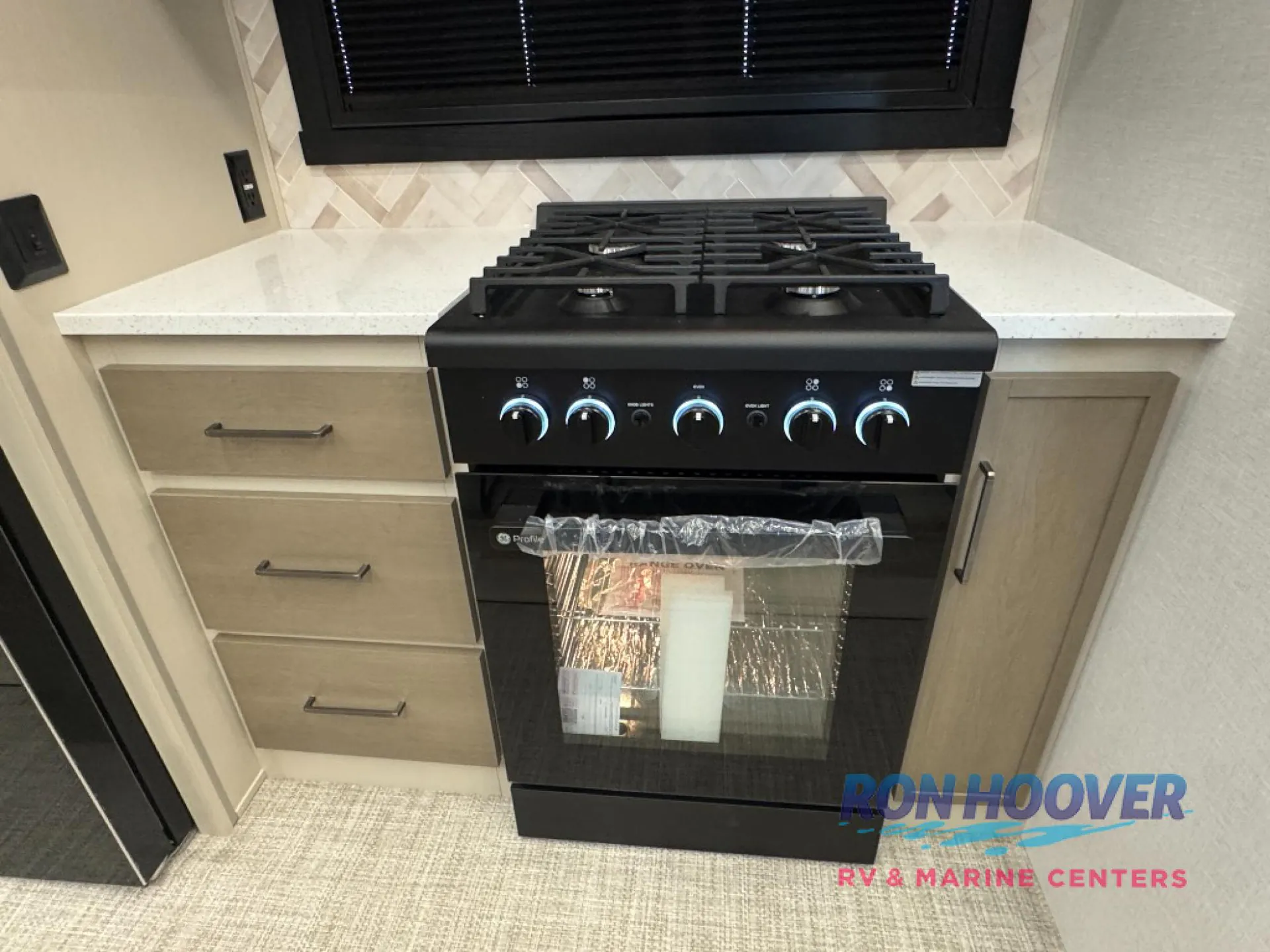 2027 Forest River Wildwood Heritage Glen 380WDR — Photo 7