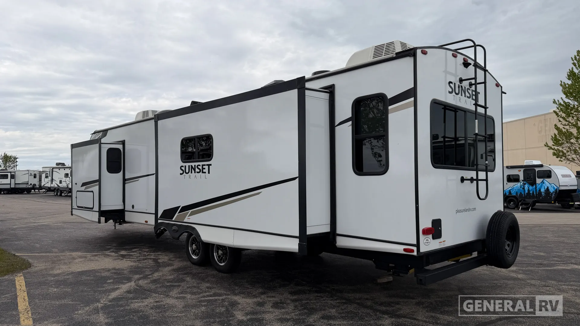 2024 Crossroads RV Sunset Trail Super Lite SS330SI - Photo 4
