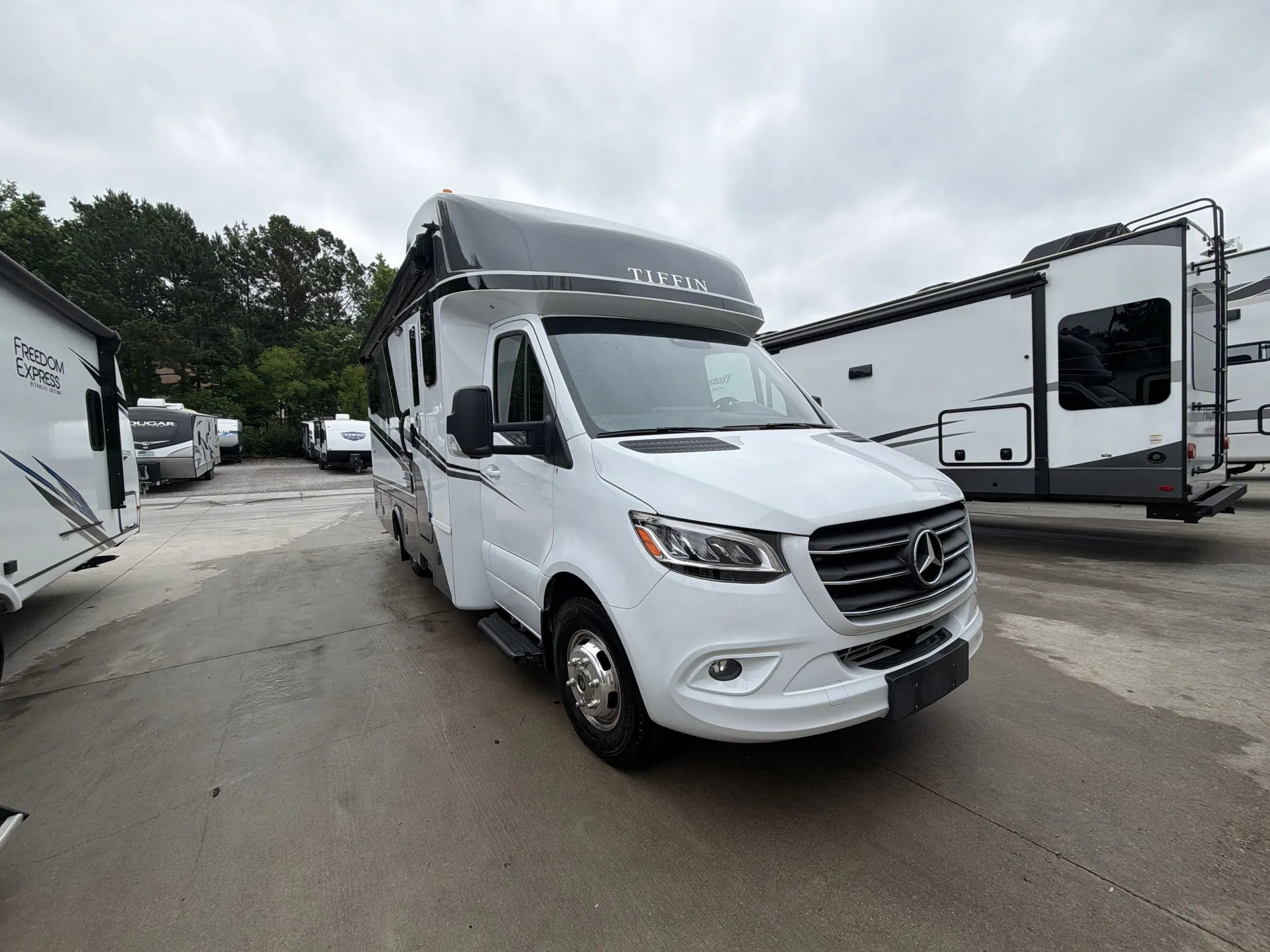 2024 Tiffin Wayfarer 25 RLW - Photo 2