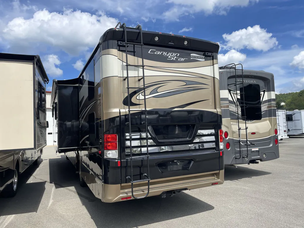 2016 Newmar Canyon Star 3921, Photos photo 7