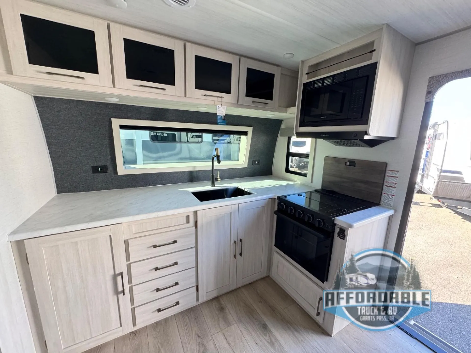 2026 Forest River Grand Surveyor 275FKBS — Photo 7