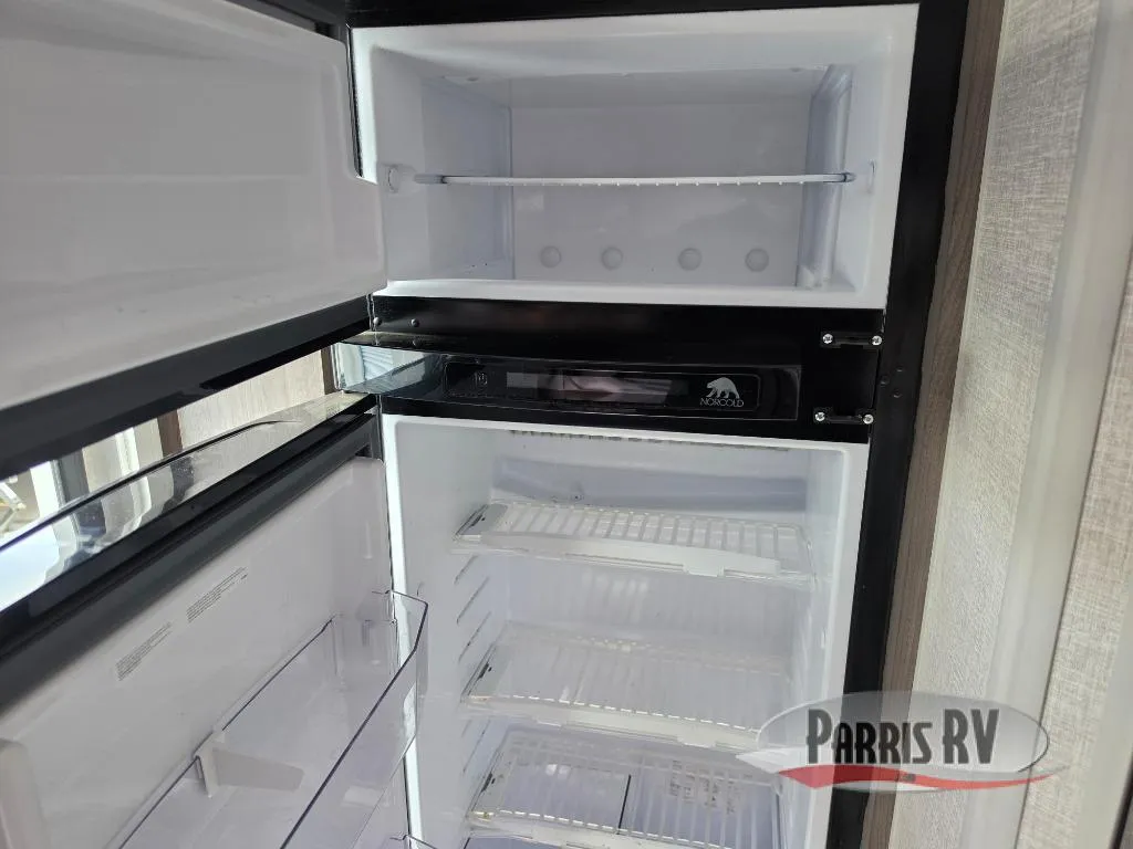 2025 Lance Lance Travel Trailers Used    1475 - Photo 3