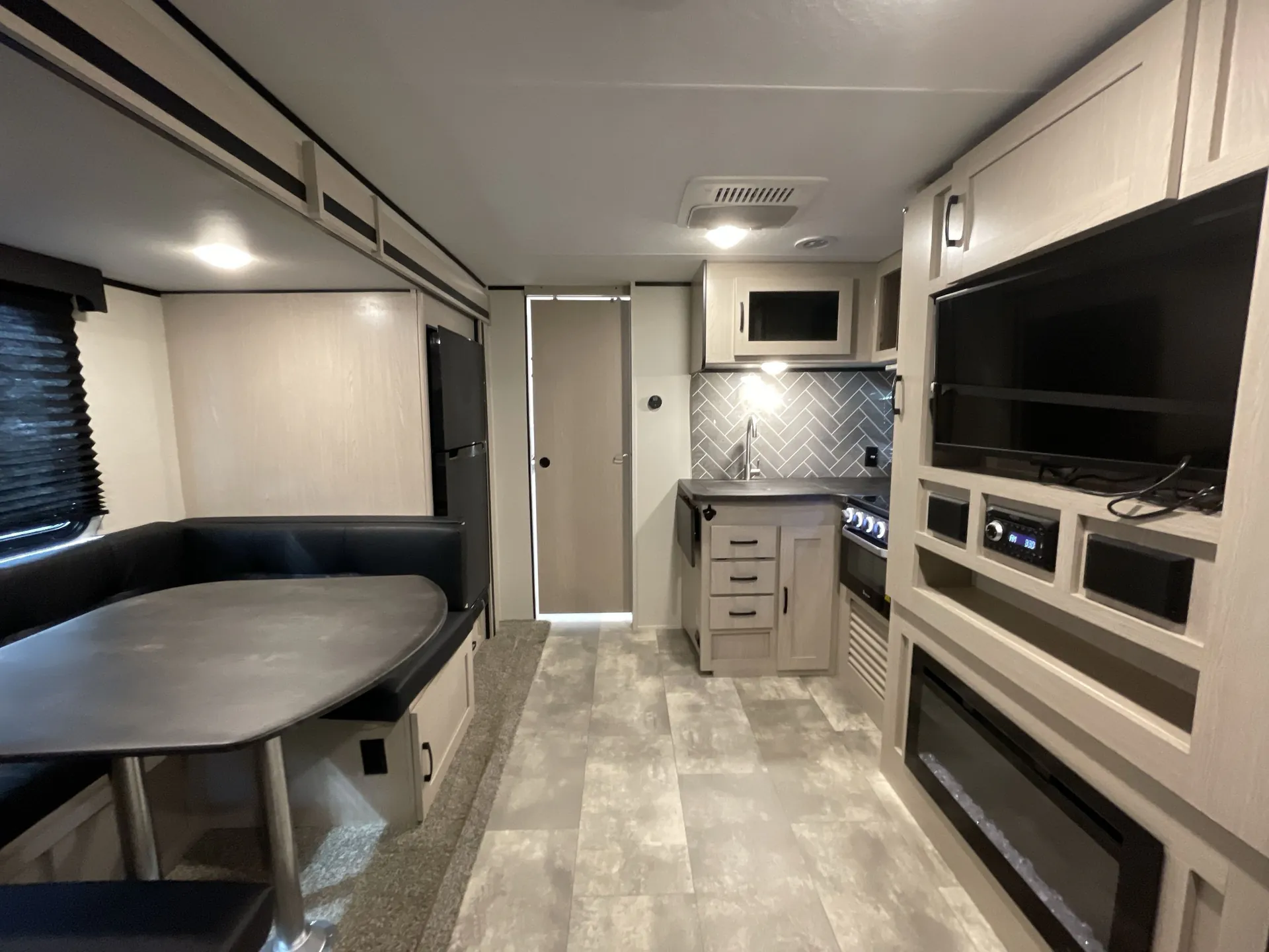 2022 Coachmen Apex Ultra-Lite 266BHS — living area main