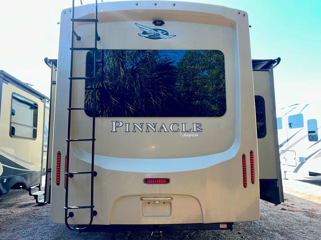 2020 Jayco Pinnacle 36FBTS, Photos photo 3