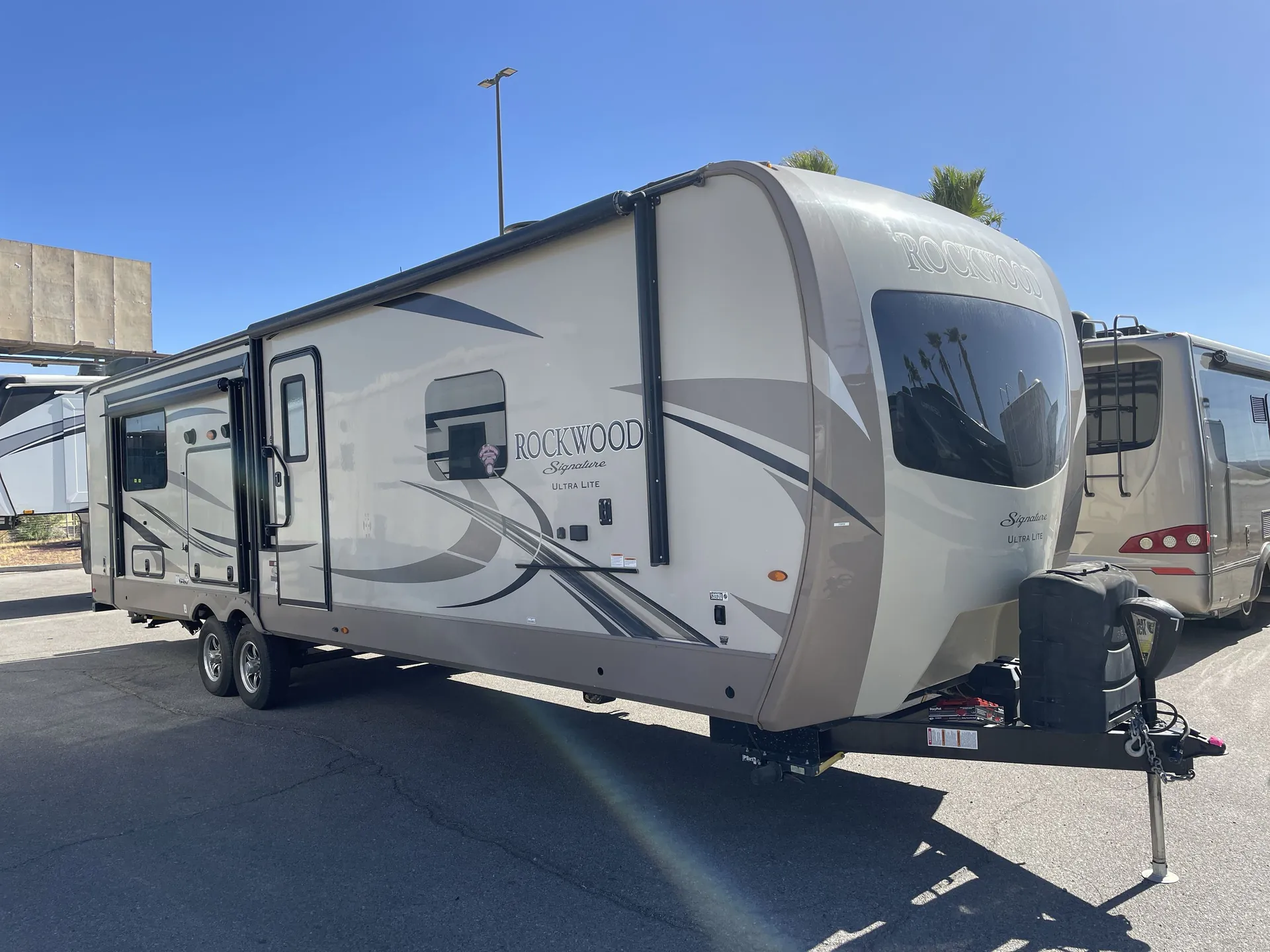 2019 Forest River Rockwood Signature Ultra Lite 8332BS - Photo 2