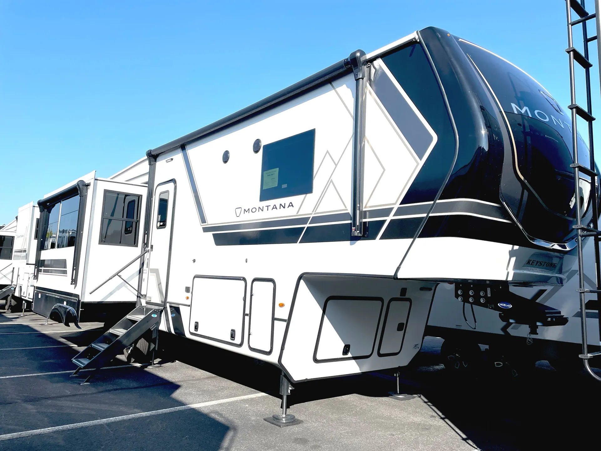 2026 Keystone Montana 3123RL - Photo 2