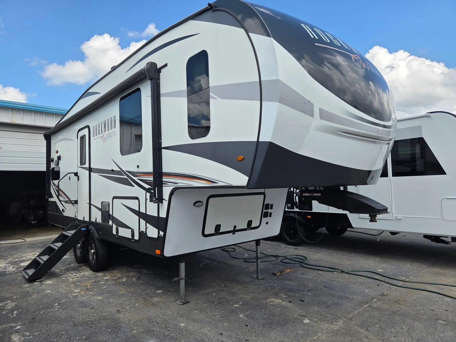 2021 Forest River Rockwood Ultra Lite 2442BS - Photo 2