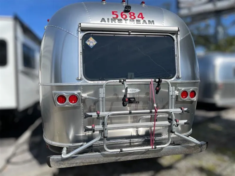 2019 Airstream Classic 33RB - Photo 4