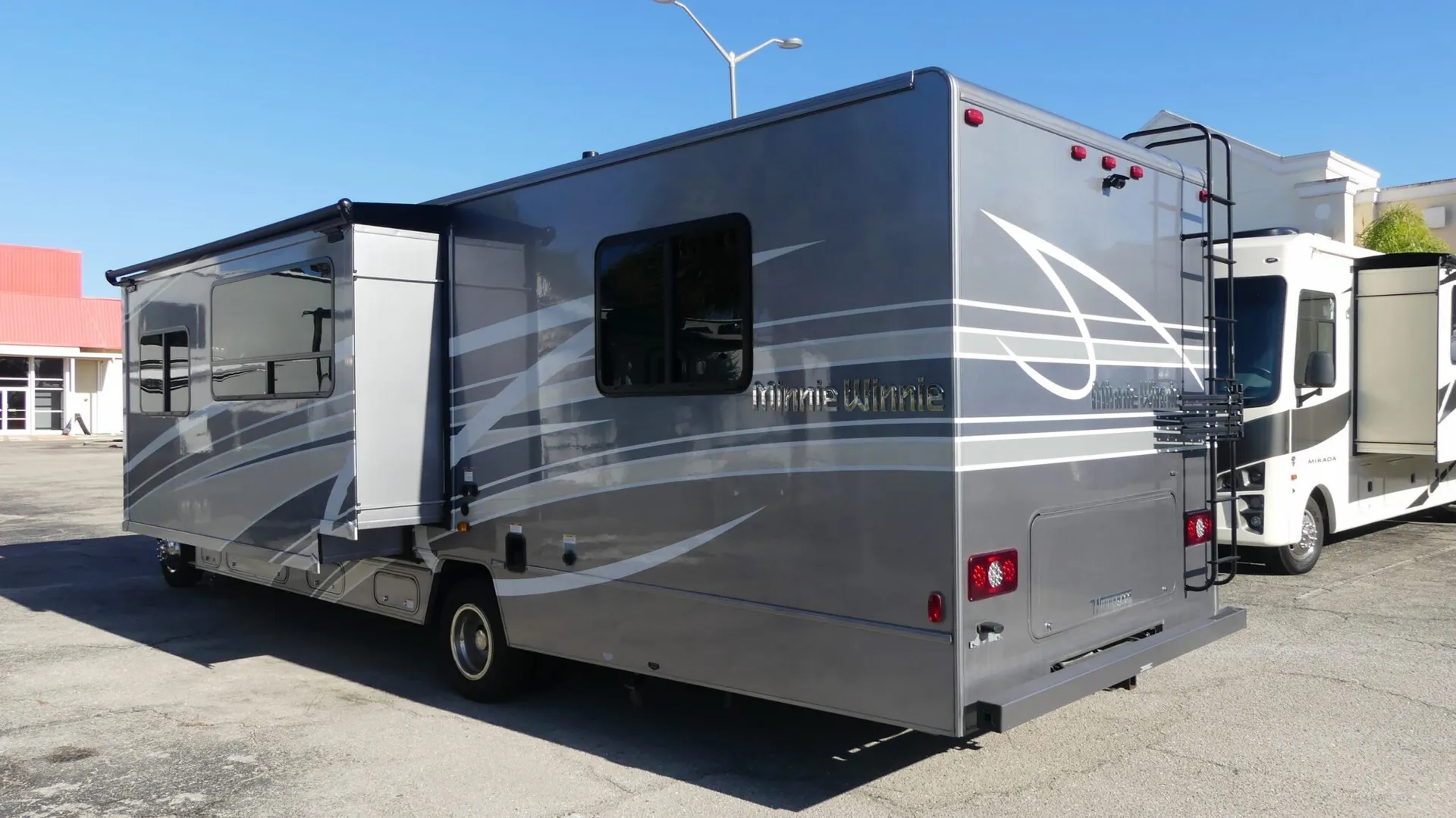 2025 Winnebago Minnie Winnie 31K - Photo 4