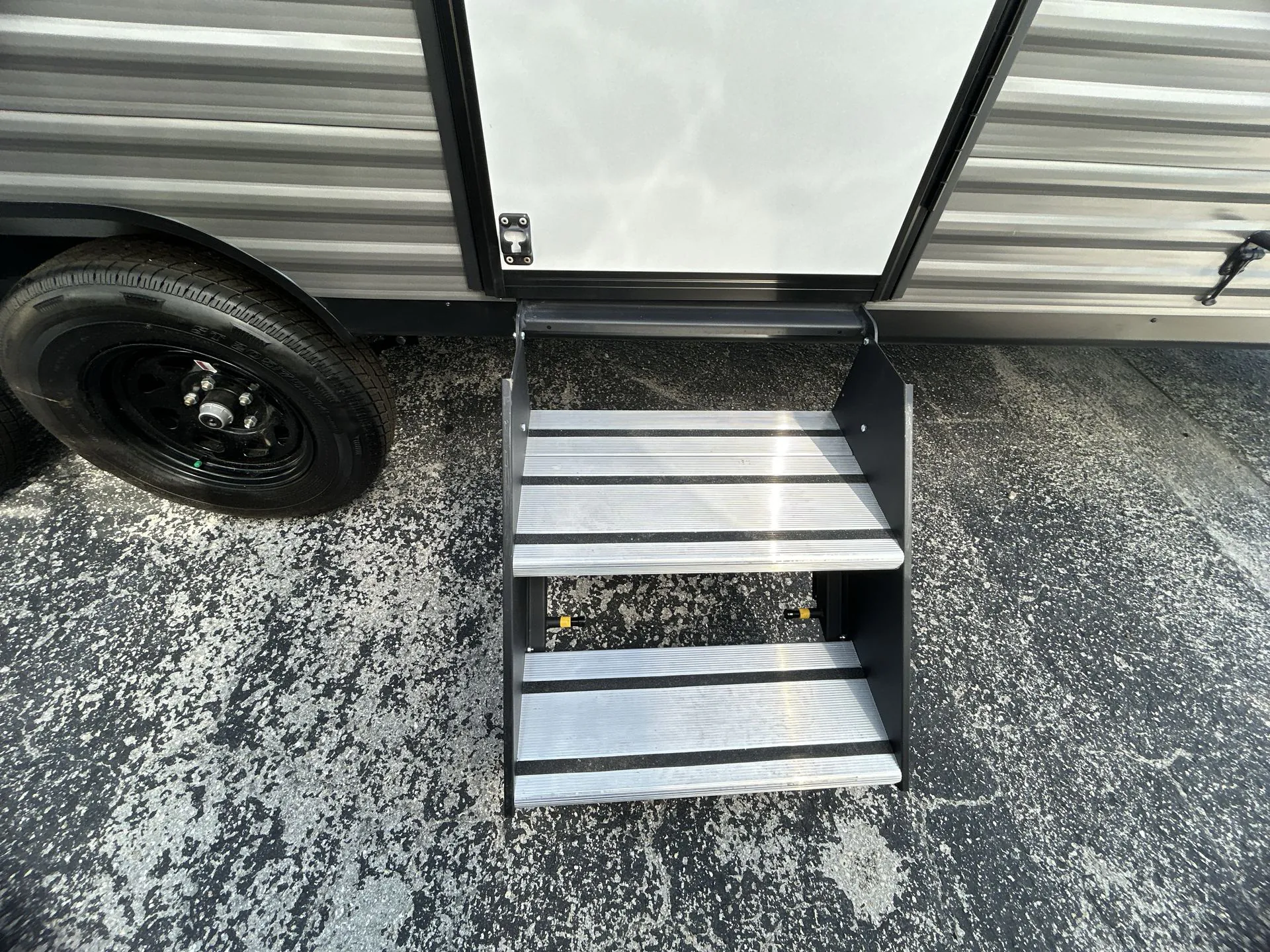 2024 Jayco Jay Flight SLX 260BH - Photo 2