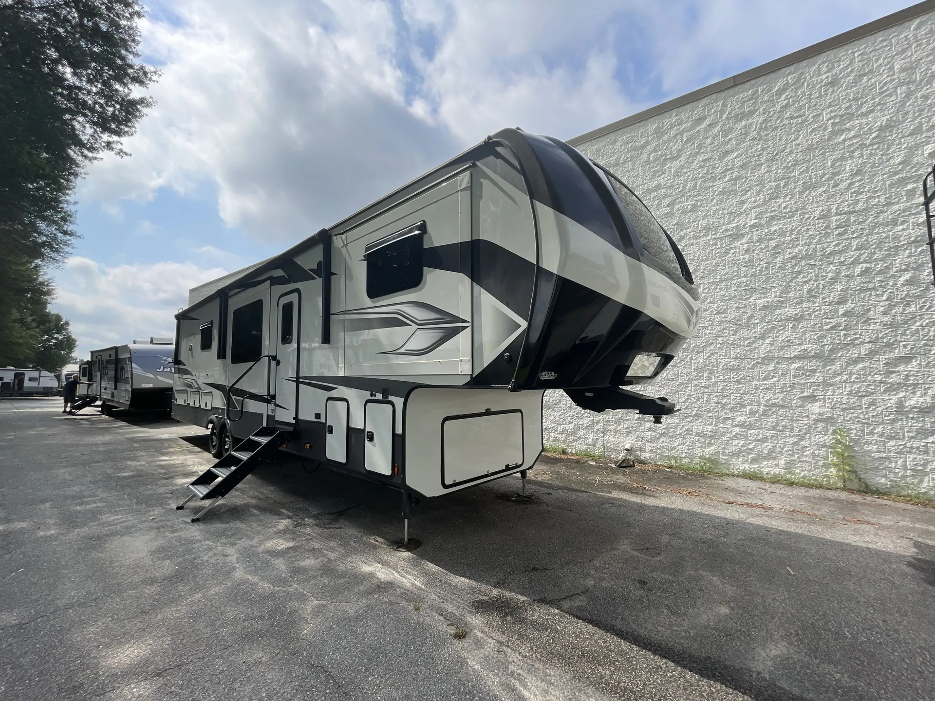 2022 Keystone Alpine 3700FL dealer photo 1 from Camping World