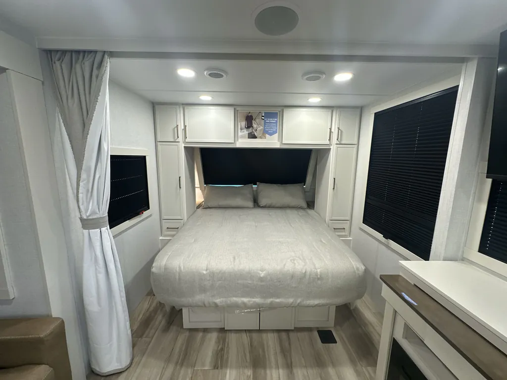2026 Brinkley Model I 235, Photos photo 12