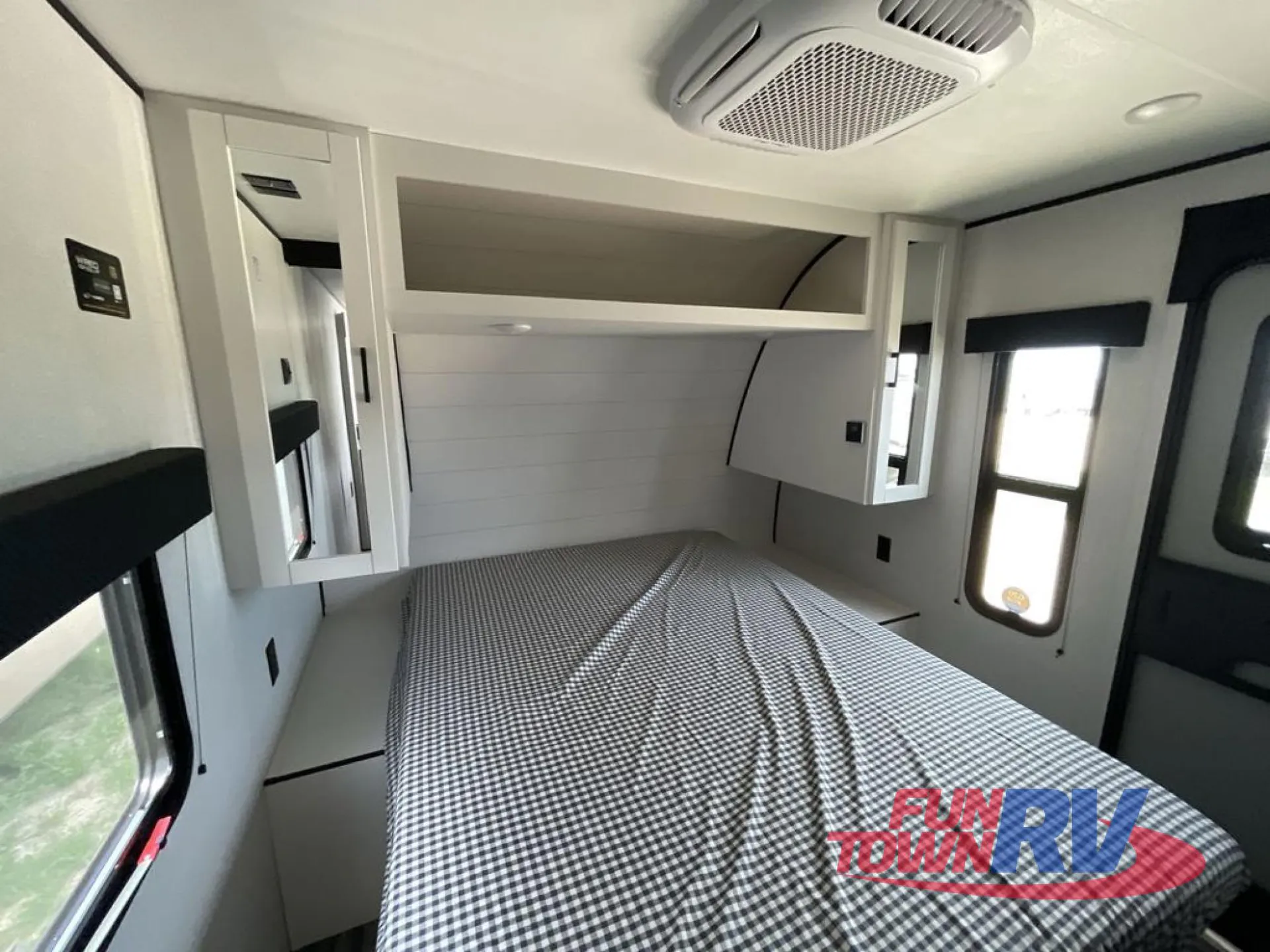 2026 Jayco Jay Flight 330TBS - Photo 3