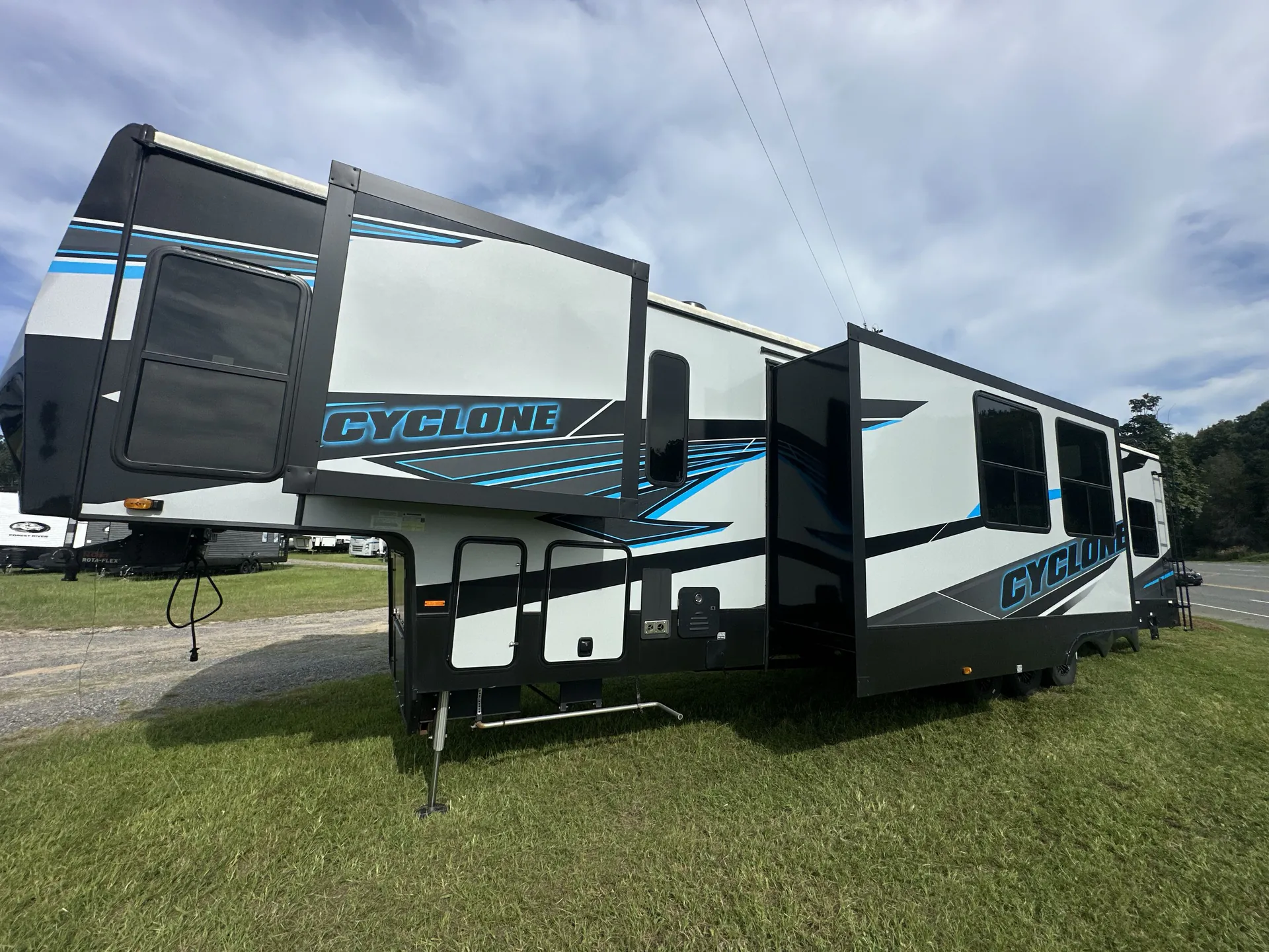 2025 Heartland Cyclone 4215
