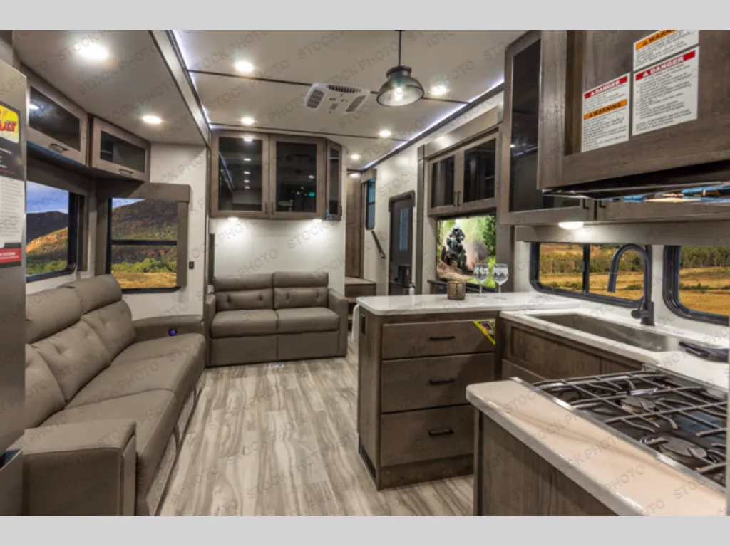 2022 Alliance RV Valor 40V13 - Photo 2