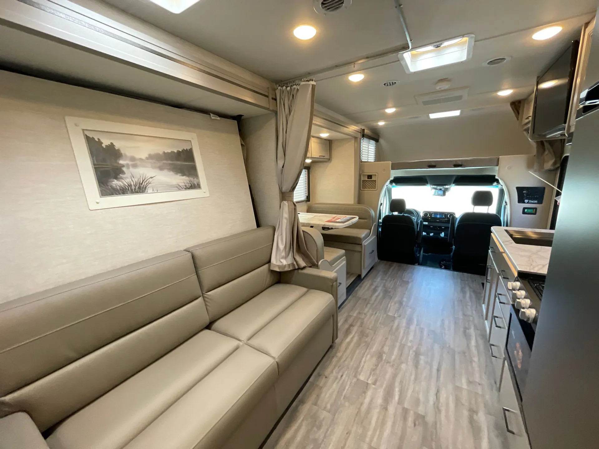 2025 Thor Motor Coach Coleman 24CL - Photo 4