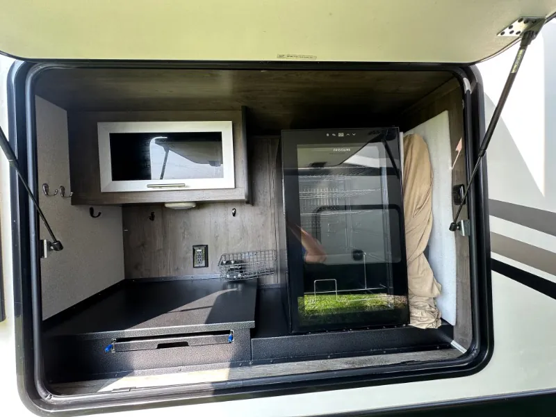 2021 Forest River Cardinal Limited 383BHLE — Photo 6