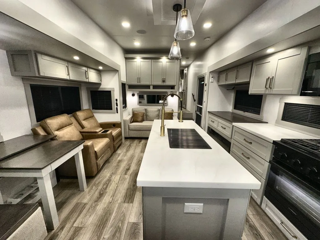 2025 Brinkley Model Z 3400, Photos photo 5