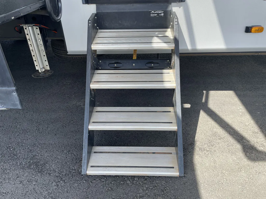 2023 Keystone Avalanche 390DS, Photos photo 29